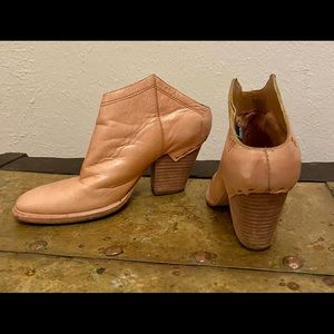 Dolce Vita mules in tan - excellent condition!
